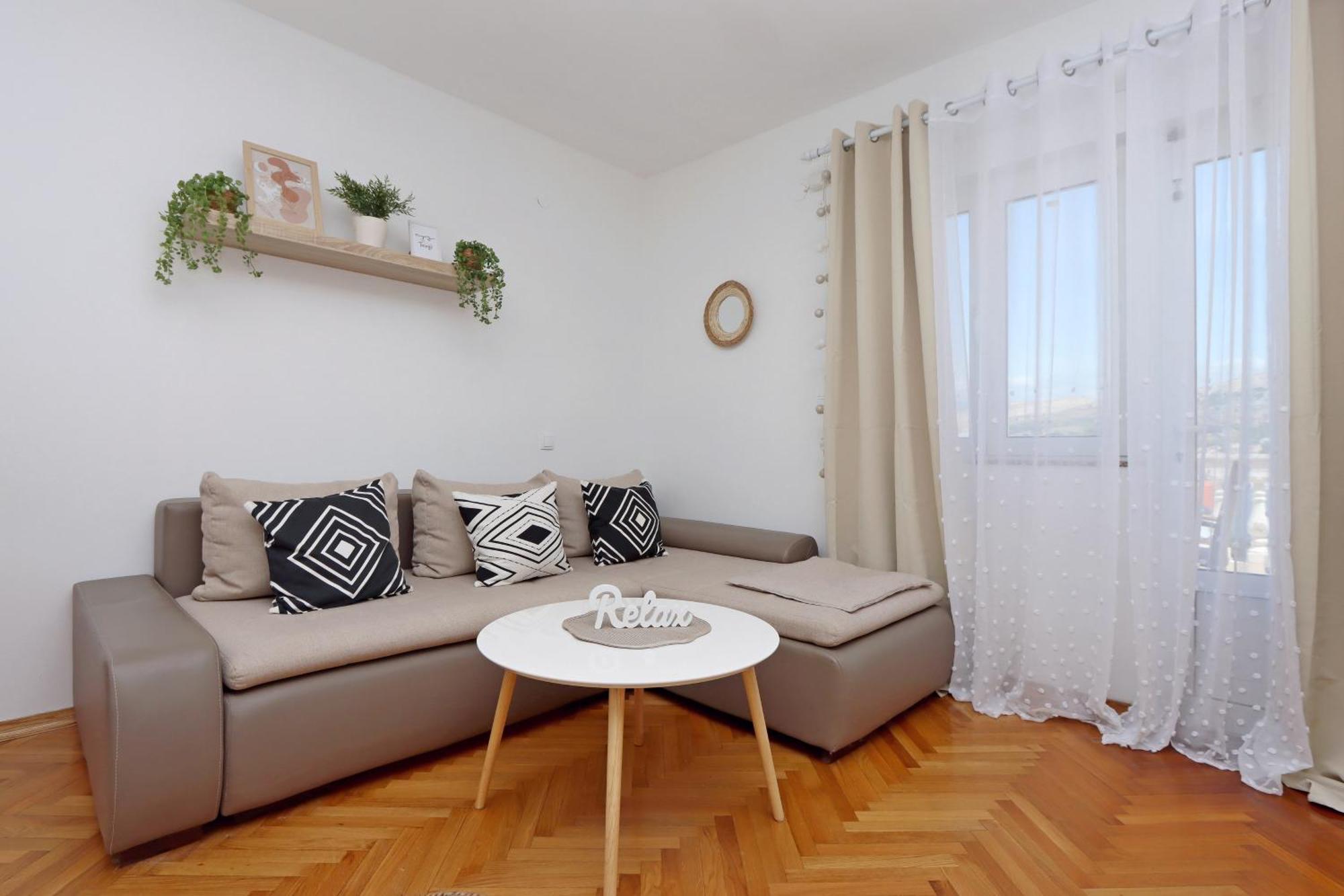 Seaside Apartments With A Swimming Pool Pag - 6412 パグ 部屋 写真